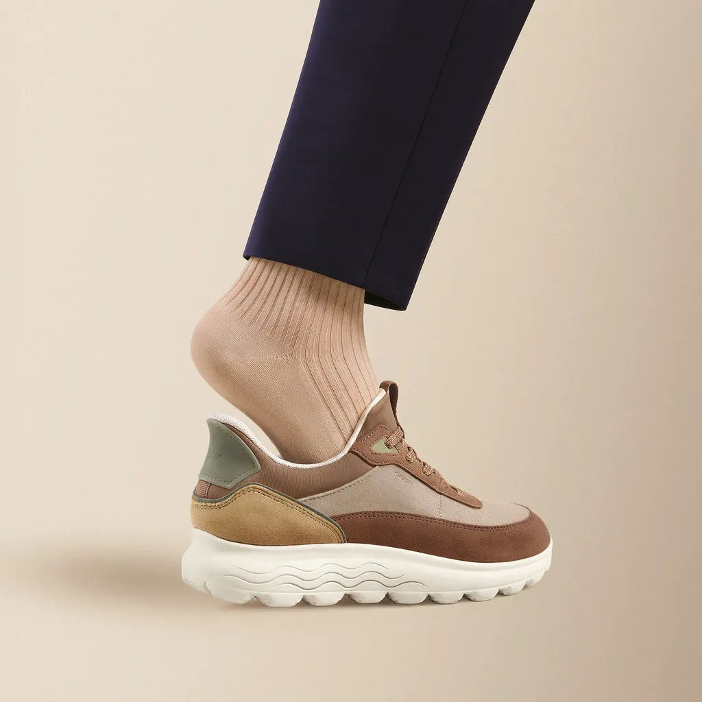 Beige/Light Brown