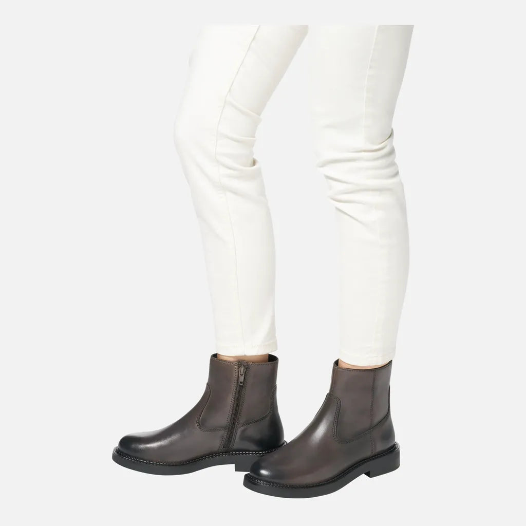 Taupe